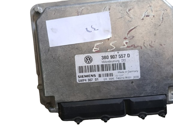 Calculateur Moteur ECU Siemens 3B0 907 557 D / 5WP4367 01