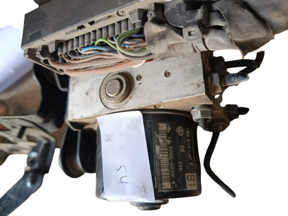 Pompe ABS / ESP Bosch 1K0 907 379 AA (réf. 00005305G1 / 121H5L23F73 / 523F73)