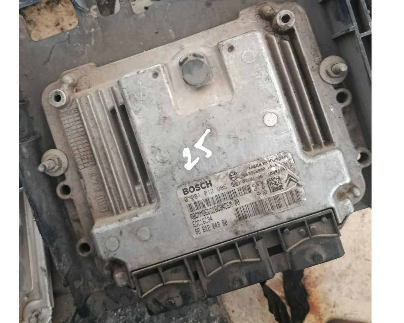 Calculateur moteur Bosch 0281012985 / 207 307 308 c4 c4 picasso  berlingo  partner / 1.6 hdi 16v
