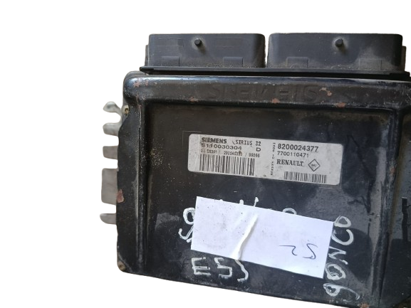 Calculateur Moteur Renault Clio 1.4 S110030304 D