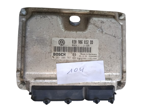 Calculateur moteur ECU VW Polo 2001 030906032BD Bosch