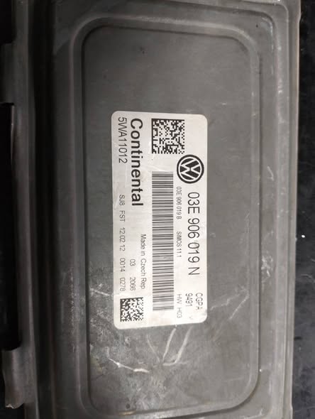 calculateur 03e906019n  5wa11012 calculateur  polo7