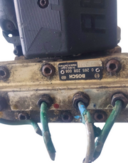 Pompe ABS avec numéro de pièce 0265208008 Renault Safrane