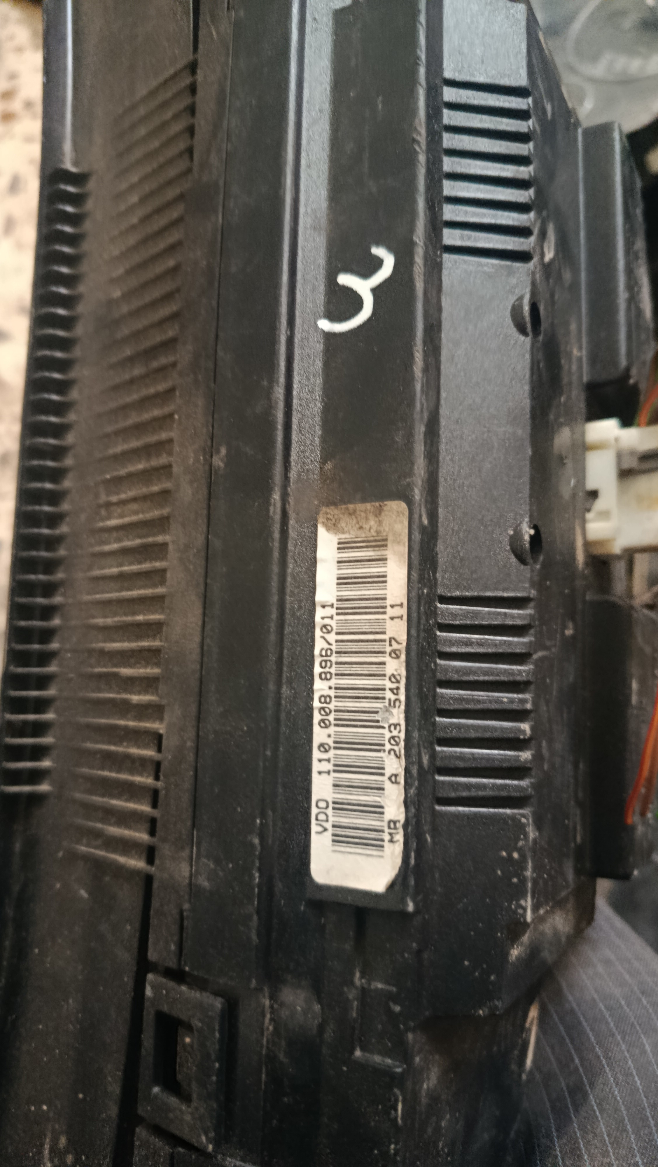 Combiné d’instruments – MERCEDES-BENZ CLASSE C (W203) C 200 KOMPRESSOR Réf. A2035400711 – 2000–2004