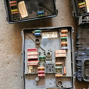 Boîtier de fusibles – ref 1K0937125A / 0-1718130 GOLF 5 JETTA 5 GOLF PLUS EOS a3 LEON OCTAVIA  1.4 1.9