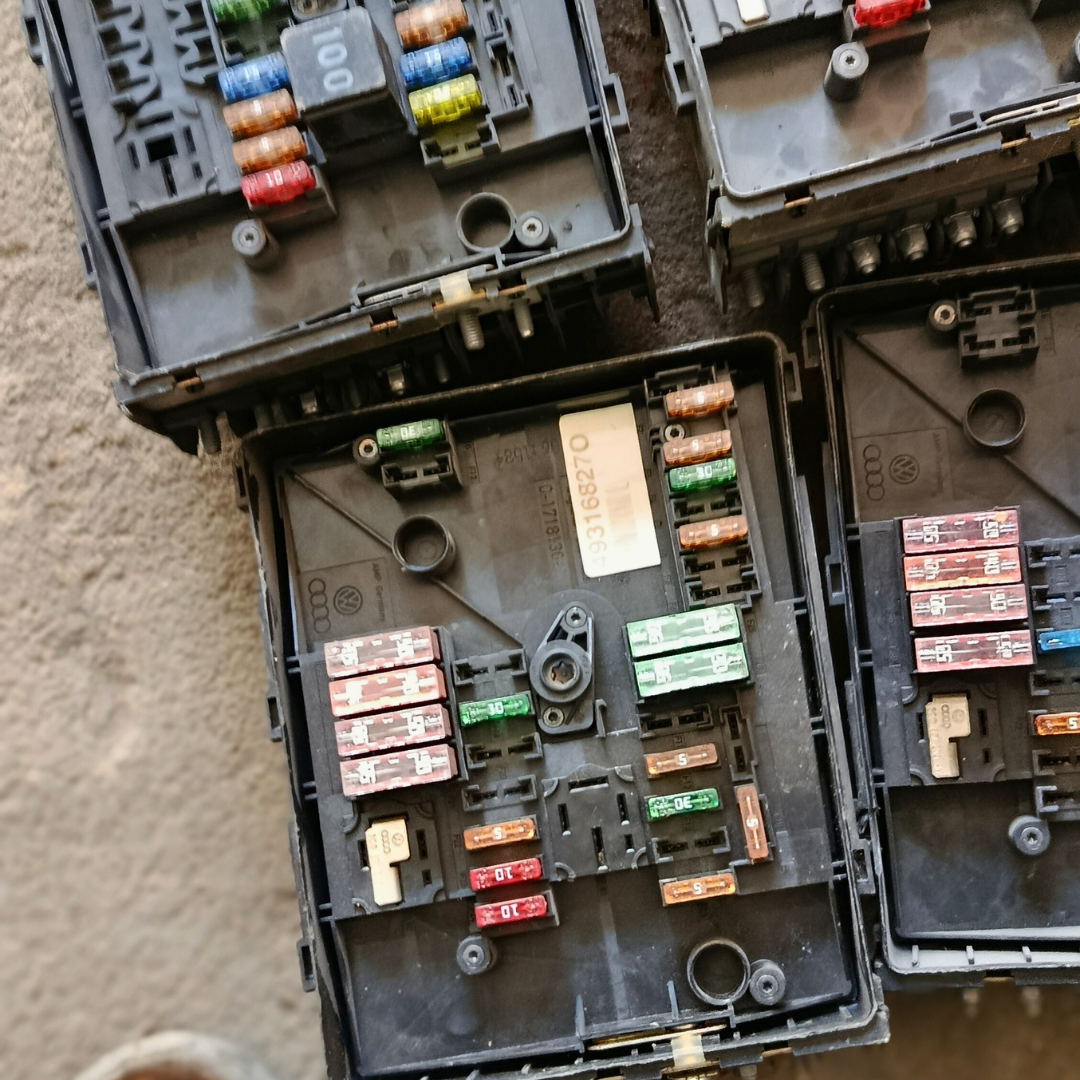 Module de boîte à fusibles – ref 3C0937125 / 6359-2777 B6  CC 1.9 2.0