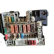 Boîtier de fusibles ref 9628024480 206 607 XSARA  C5 2.0 1.9 HDI