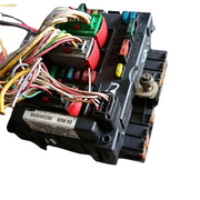 Boîtier de fusibles BSM B3 – ref 9646405280 206 307 406 XSARA C5 BERLINGO 2.0 HDI  DELPHI