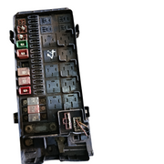 Boîte à fusibles moteur – ref YQE000300 (avant gauche – Land Rover Discovery II) 2.5 TD5 4.0 V8