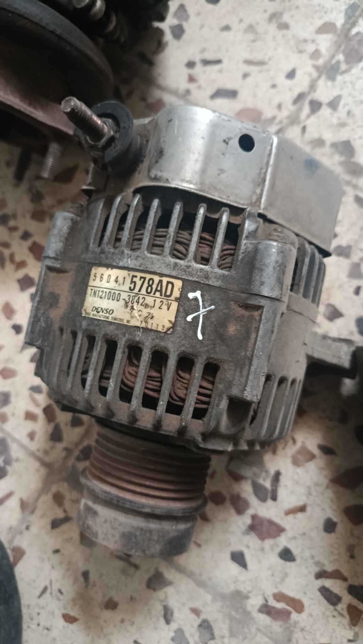 Alternateur 12V - 110A - 6 gorges – JEEP CHEROKEE (KJ) 2.5 CRD / 2.8 CRD – 2001–2008 Réf. 56041578AD