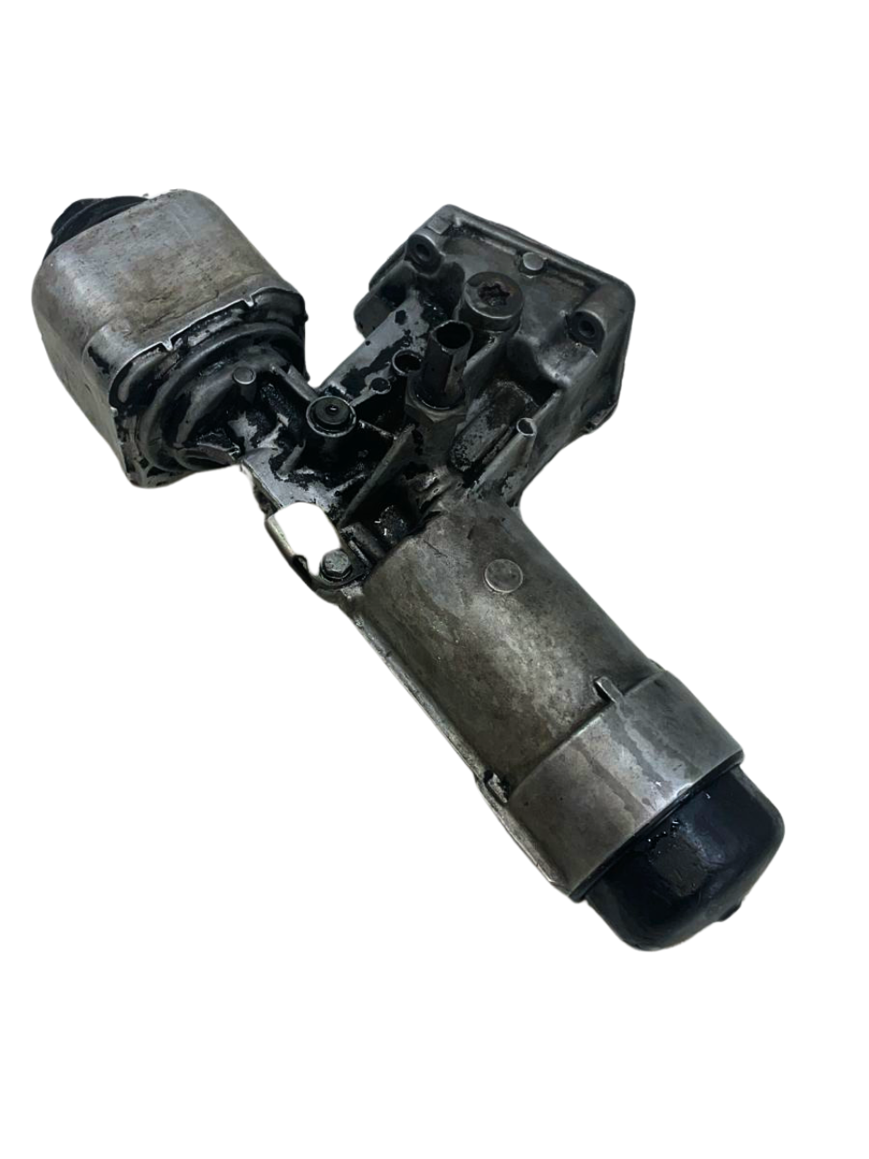 boitier  filtre à huile - Volkswagen GOLF IV TDI - 038115389 1.9